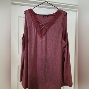 BloomChic Maroon V-Neck Lace Short Sleeve Top
